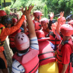 Alumni-Smara-91-Jember-jawa-timur-Indonesia-rafting-di-pacet