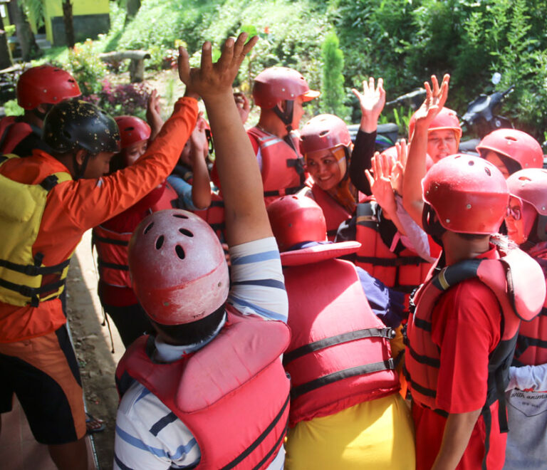 Alumni-Smara-91-Jember-jawa-timur-Indonesia-rafting-di-pacet