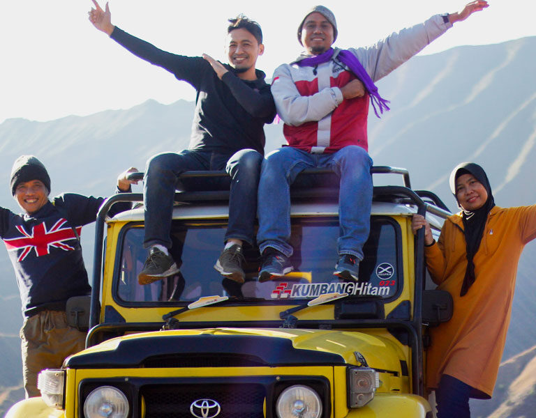 sewa mobil surabaya Bromo-traveling-rent-car-reborn-tos-adventure