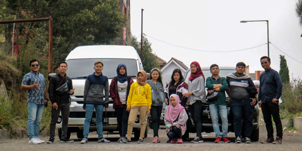 Sewa Mobil Wisata HWTgroup-Bromo-traveling-rent-car-hiace-innova-tos-adventure