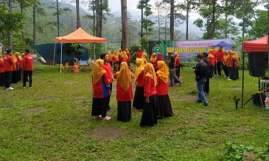 OUTBOUND-GURU-DAN-STAF-SMP-BUSTANUL-ISLAM-LAMONGAN