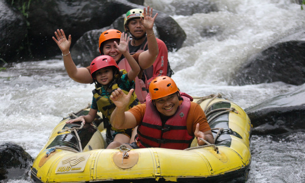 Batas Usia Arung Jeram intiland-surabaya-rafting-di-pacet-mojokerto