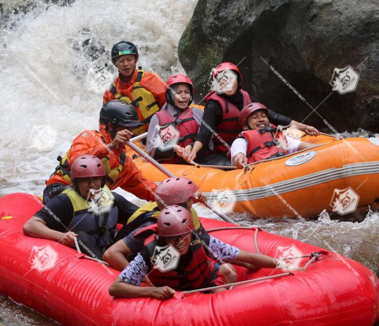 BMT-Bus-Lamongan-rafting-di-pacet-mojokerto-support-by-enter-provider