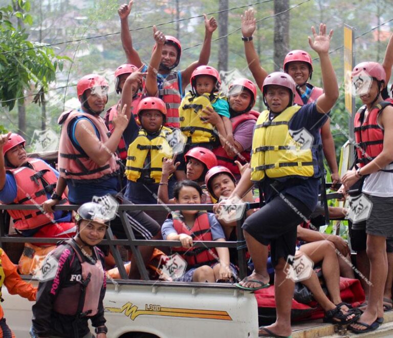 Keluarga-P.Erwin-Madura-Family-Gathering-Dengan-Rafting-di-Pacet-mojokerto-jawa-timur-indonesia