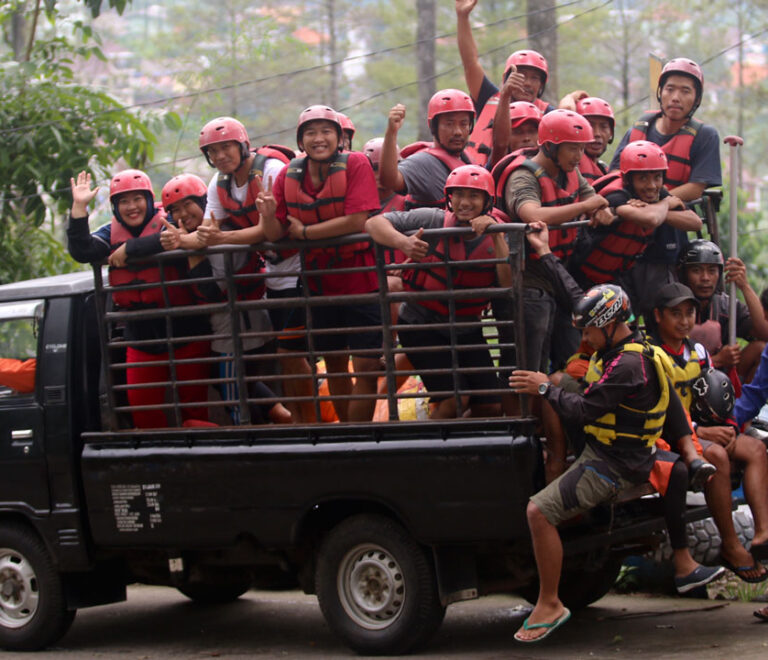 Panasonic-SURABAYA-Rafting-di-Tos-adventure-pacet