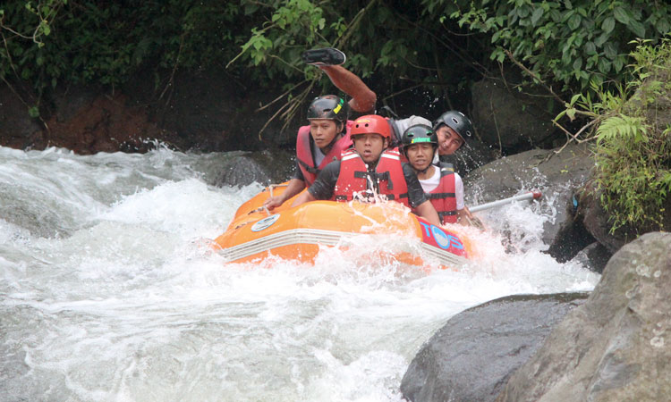 Outbound di Villa Nabila Pacet Provider-rafting-padusan-pacet-mojokerto