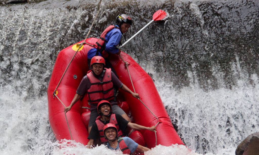 Outbound Fun Motivasi Pacet mayora-m3-sumenep-madura-rafting-di-pacet-mojokerto-3