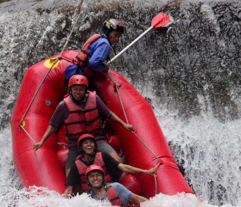 Outbound Fun Motivasi Pacet mayora-m3-sumenep-madura-rafting-di-pacet-mojokerto-3
