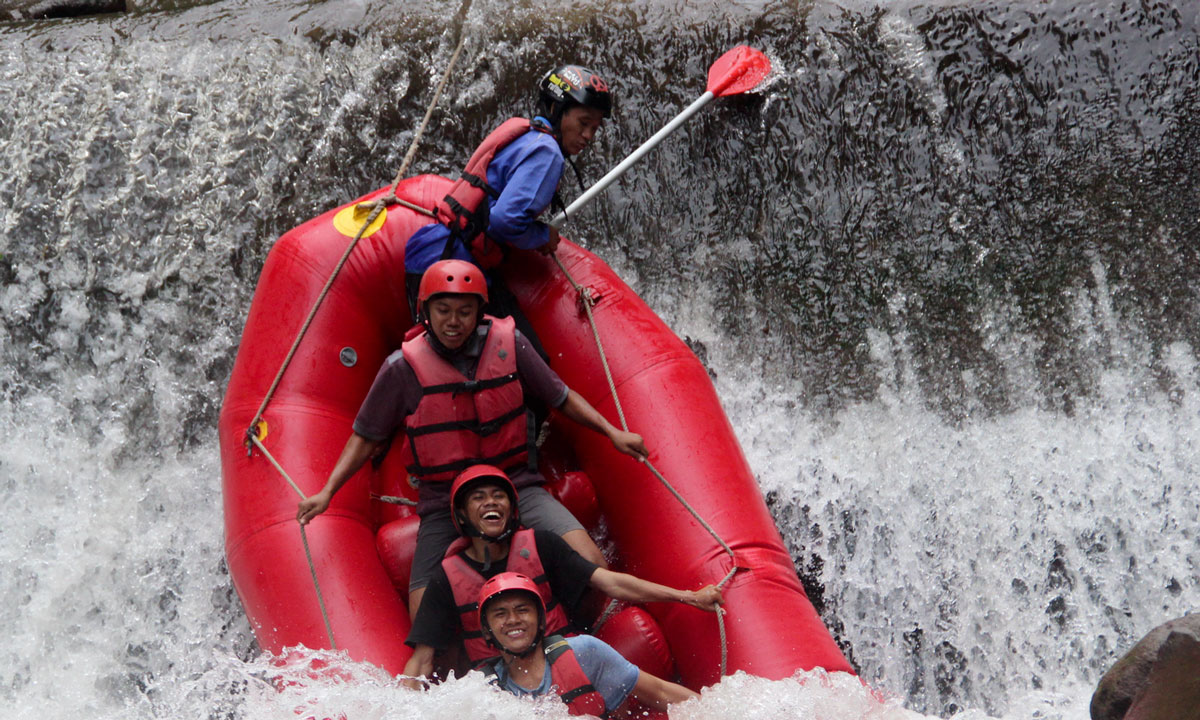 Outbound Fun Motivasi Pacet mayora-m3-sumenep-madura-rafting-di-pacet-mojokerto-3