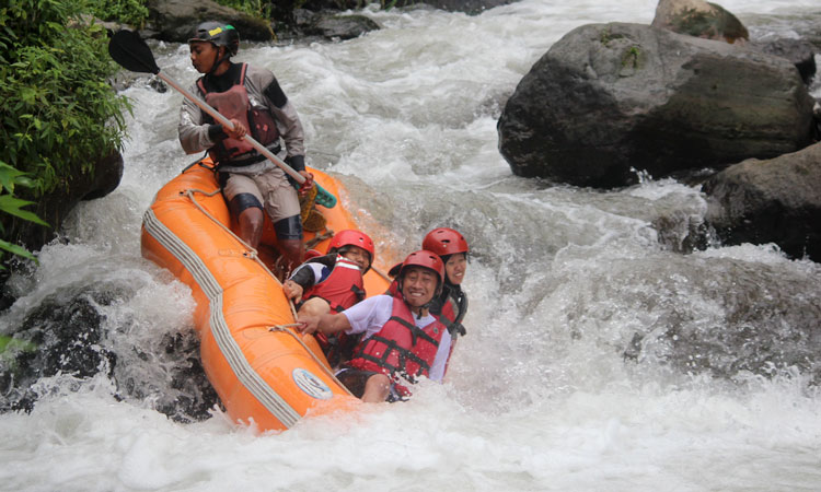 Arung Jeram terdekat Trip Arjuno Pacet: Merasakan Adrenalin di Sungai Kromong rafting-padusan-jawa-timur