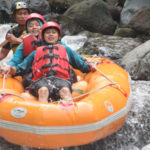 Dosen-Akper-Widya-Husada-Semarang-rafting-di-pacet-Tos-adventure-mojokerto-jawa-timur-indonesia