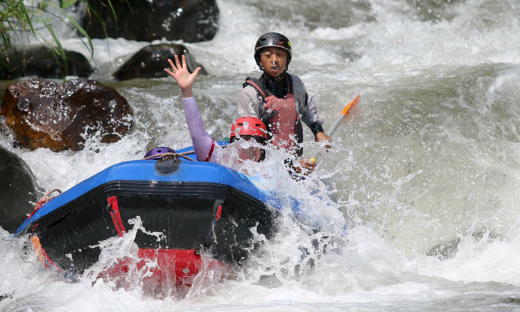 Keseruan Rafting Di Pacet Mojokerto