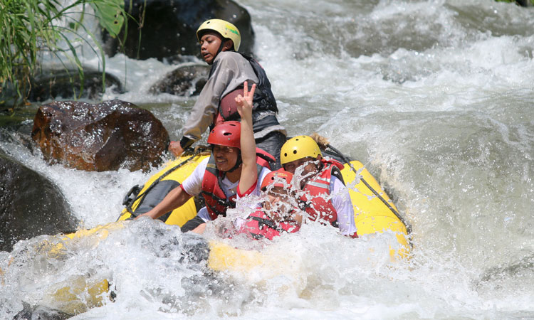 Tantangan Rafting Di Pacet Mojokerto