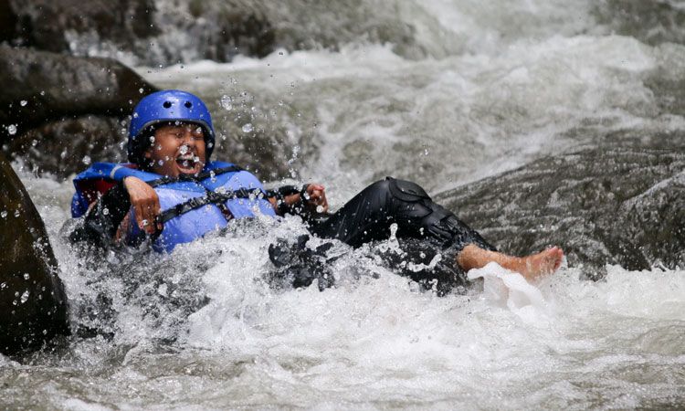 rasakan-serunya-wisata-river-tubing-kromong-pacet-mojokerto-jawa-timur-indonesia-di-tos-adventure.