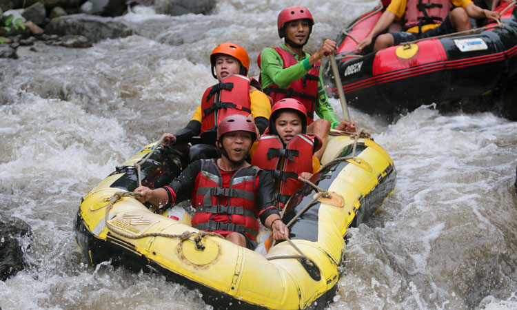 Batas Usia Arung Jeram Rafting Seru di Indonesia Harga Rafting Terdekat di Mojokerto Matahari-sidoarjo-department-store-rafting-dan-arung-jeram-di-pacet-mojokerto1.