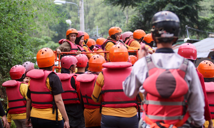 arung jeram mojokerto Matahari-sidoarjo-departmet-store-rafting-dan-arung-jeram-di-pacet-mojokerto.