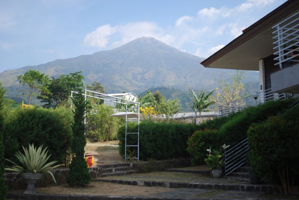 7-rekomendasi-villa-untuk-outboun-pacet1-2