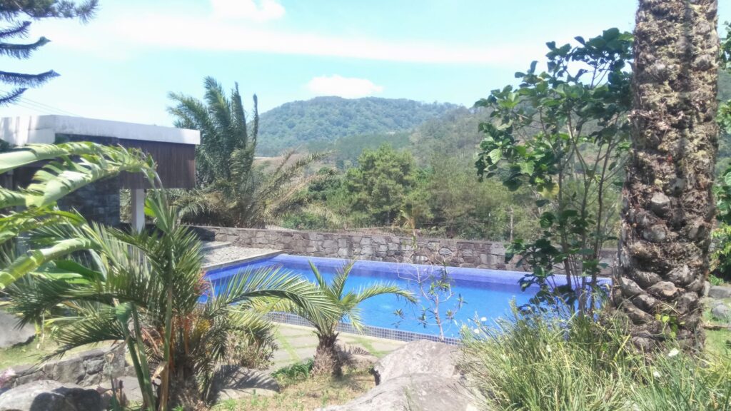 7-rekomendasi-villa-untuk-outboun-pacet3
