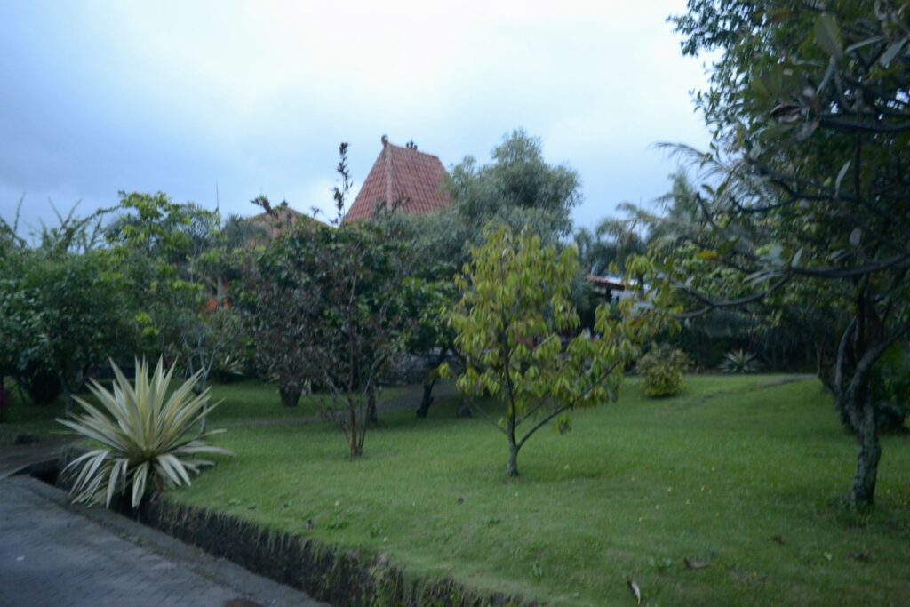 7-rekomendasi-villa-untuk-outboun-pacet4