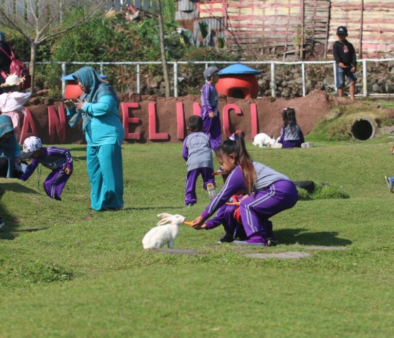 Outbound Anak Mojokerto di Taman Kelinci pacet